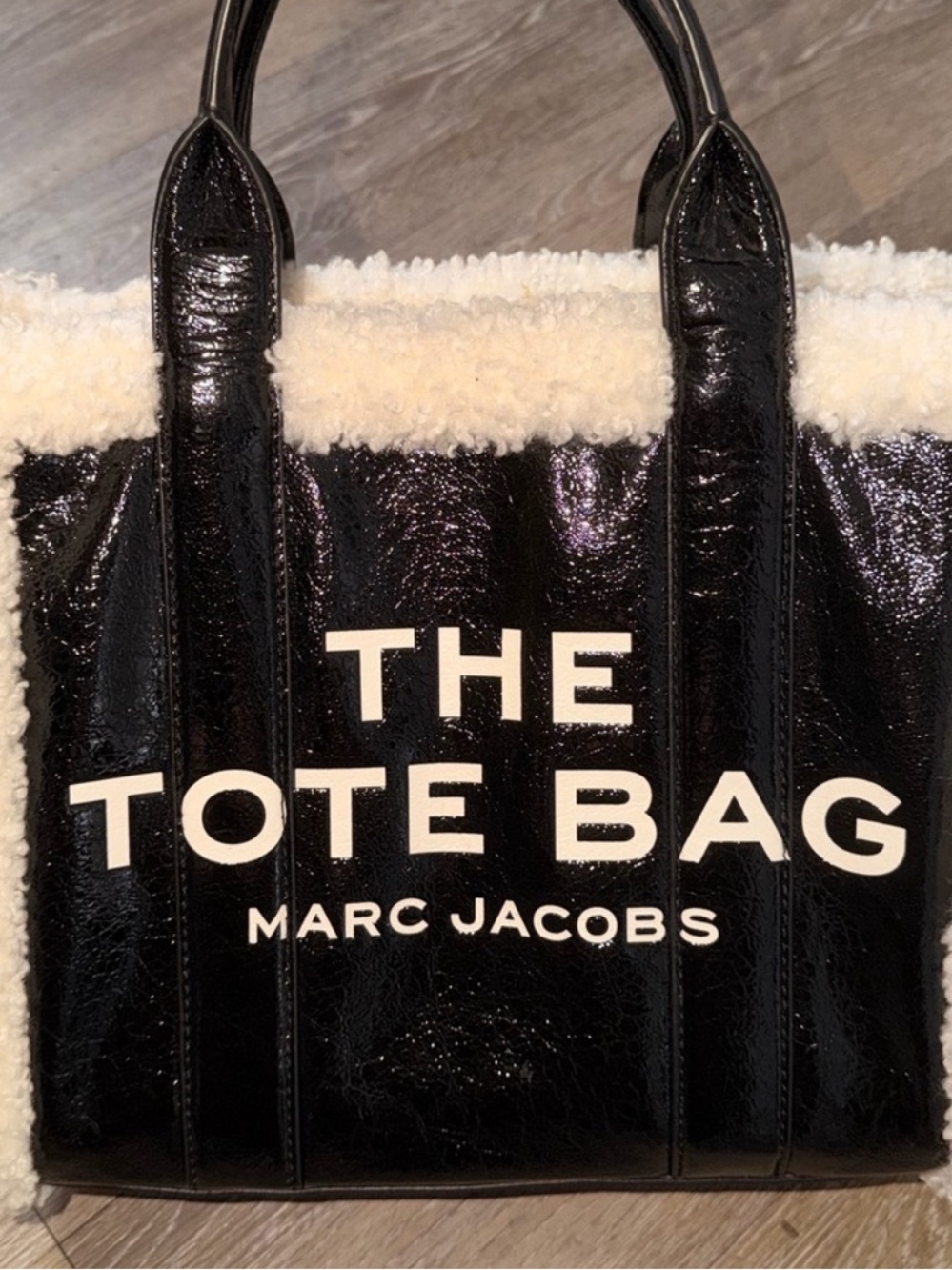 marc jacob’s “the tote bag” 🖤 - Picture 4 of 6